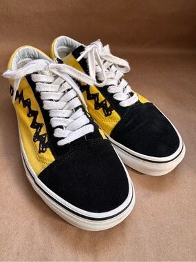 Vans x Peanuts Charlie Brown Good Grief Old Skool Sneakers. Size M6.5/W8